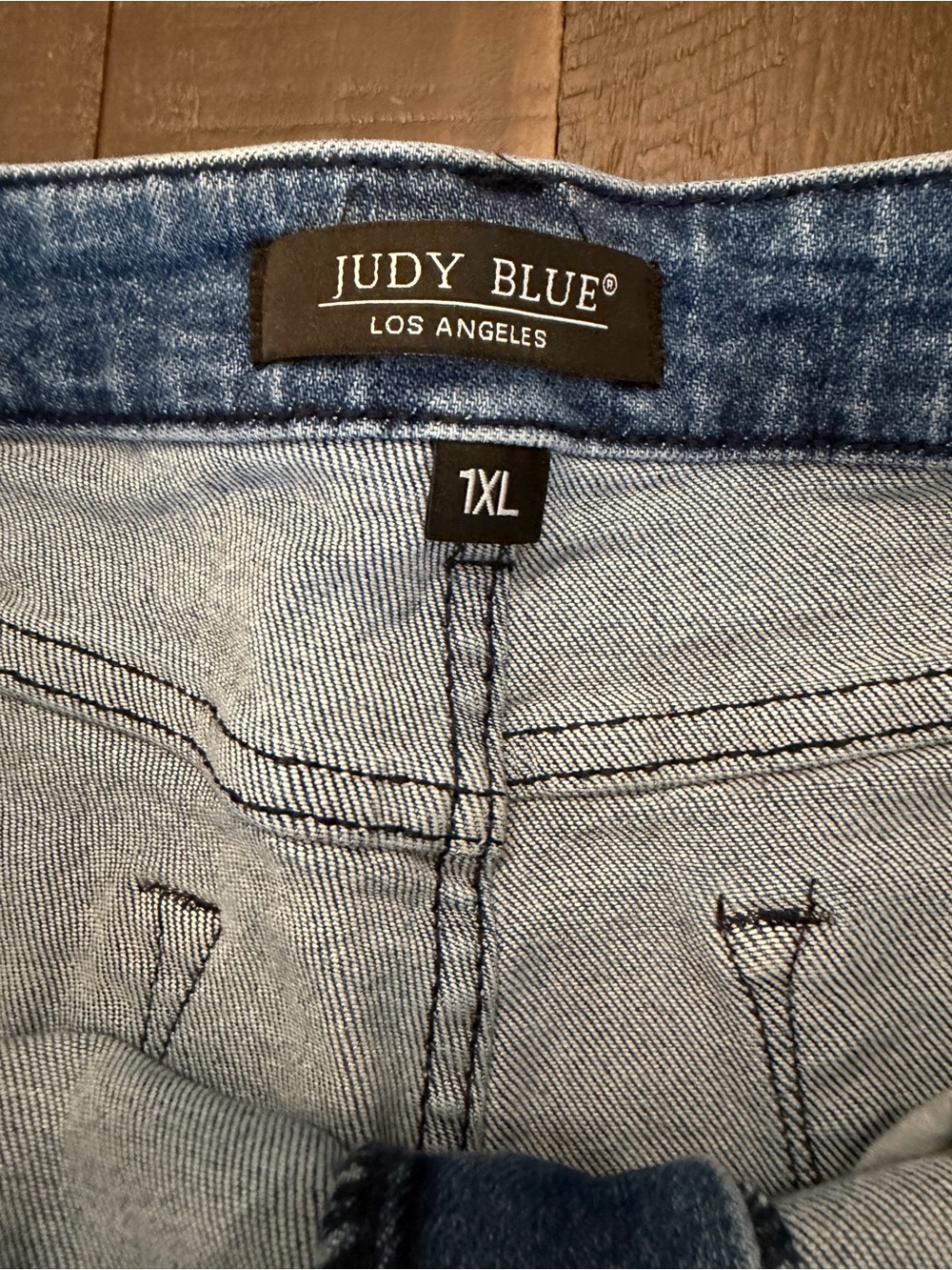 Judy Blue Light Wash Distresses Denim Shorts 1XL - Picture 3 of 10